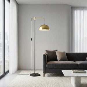 آباژور ایستاده کنار سالنی طرح ایکیا مدل Dome Shade